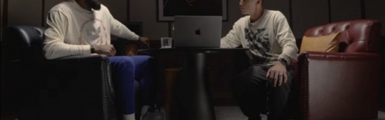 华体会体育APP-詹姆斯：只要辅助手伸直了推开对手就是进攻犯规 可以用肩膀对抗